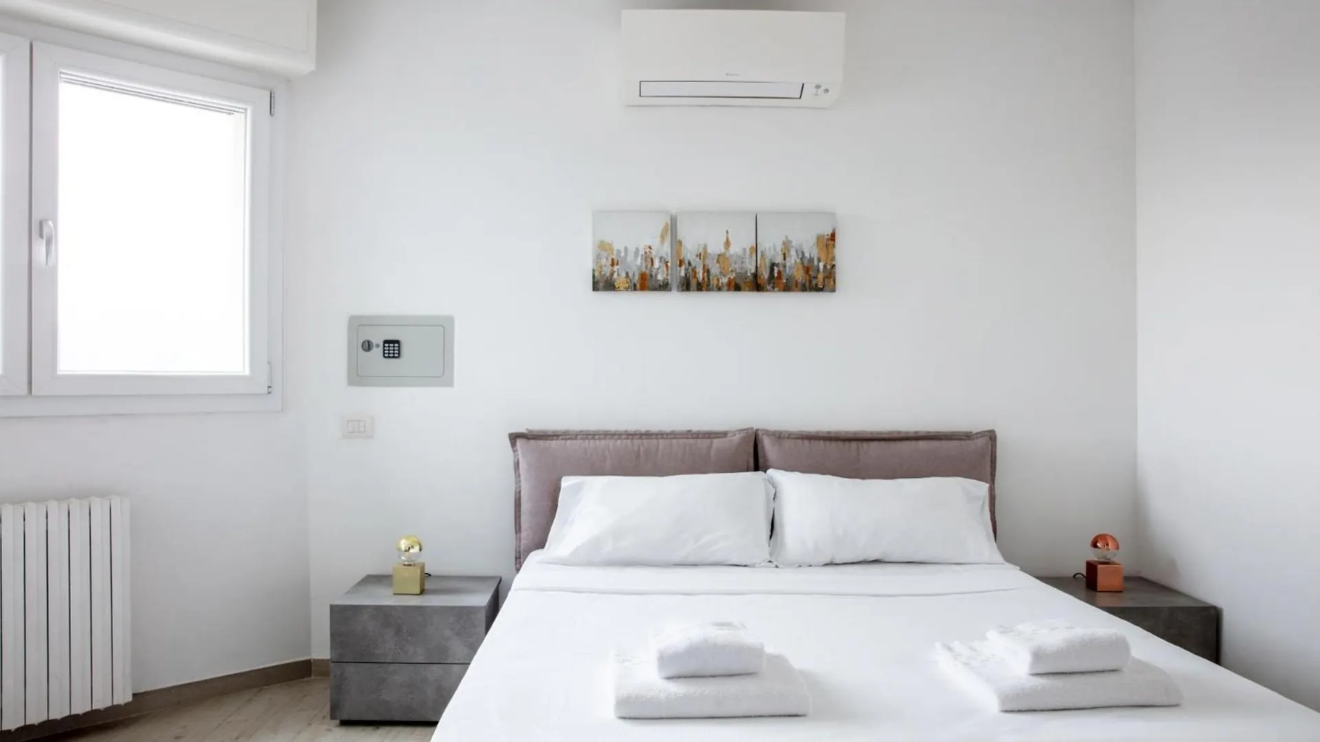 Dehomes - Porta Genova Luxury Stay Milano İtalya
