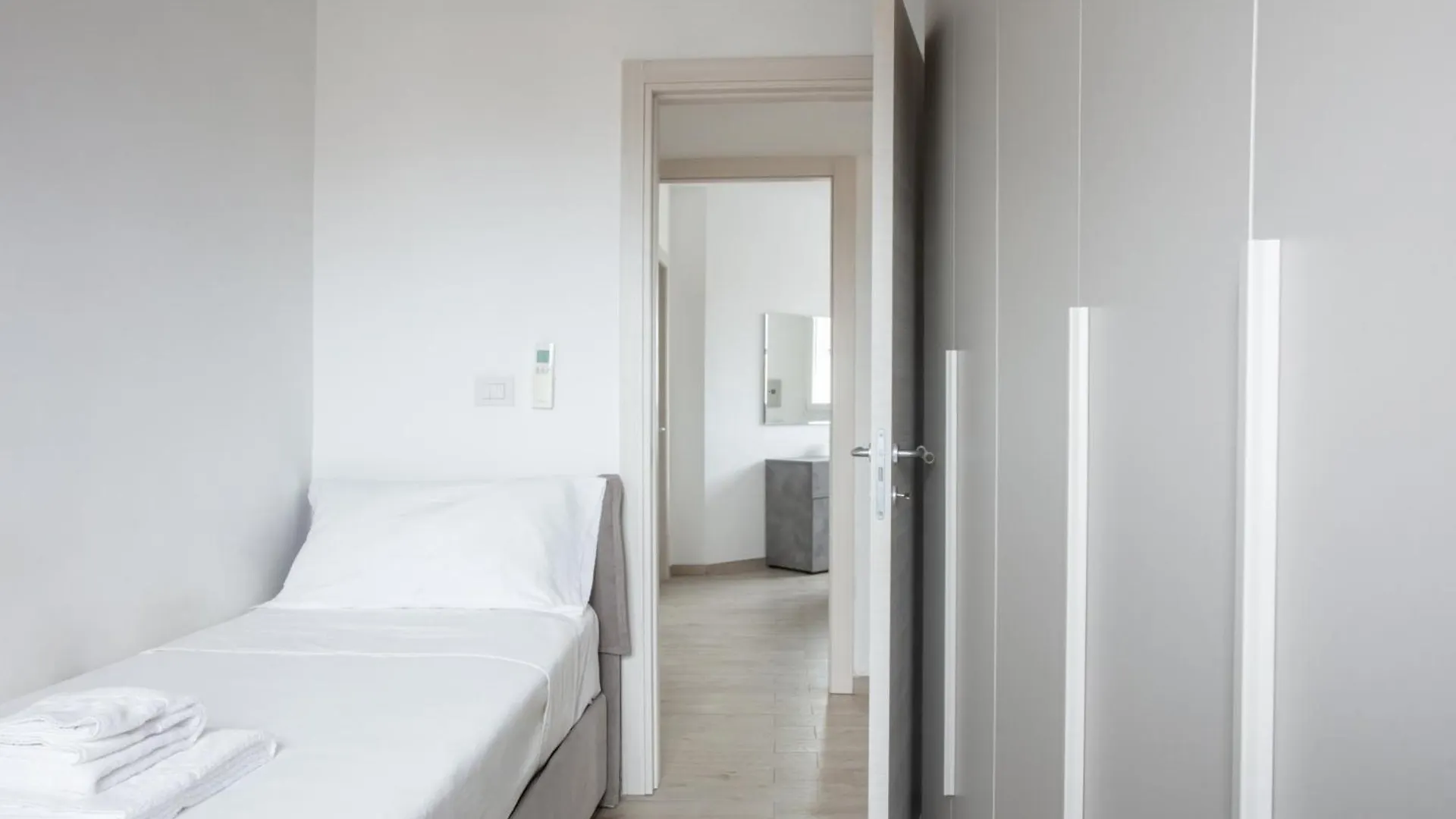 Dehomes - Porta Genova Luxury Stay Milano İtalya