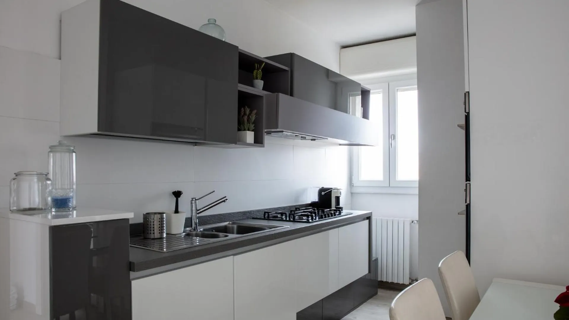 Dehomes - Porta Genova Luxury Stay Milano 0*,
