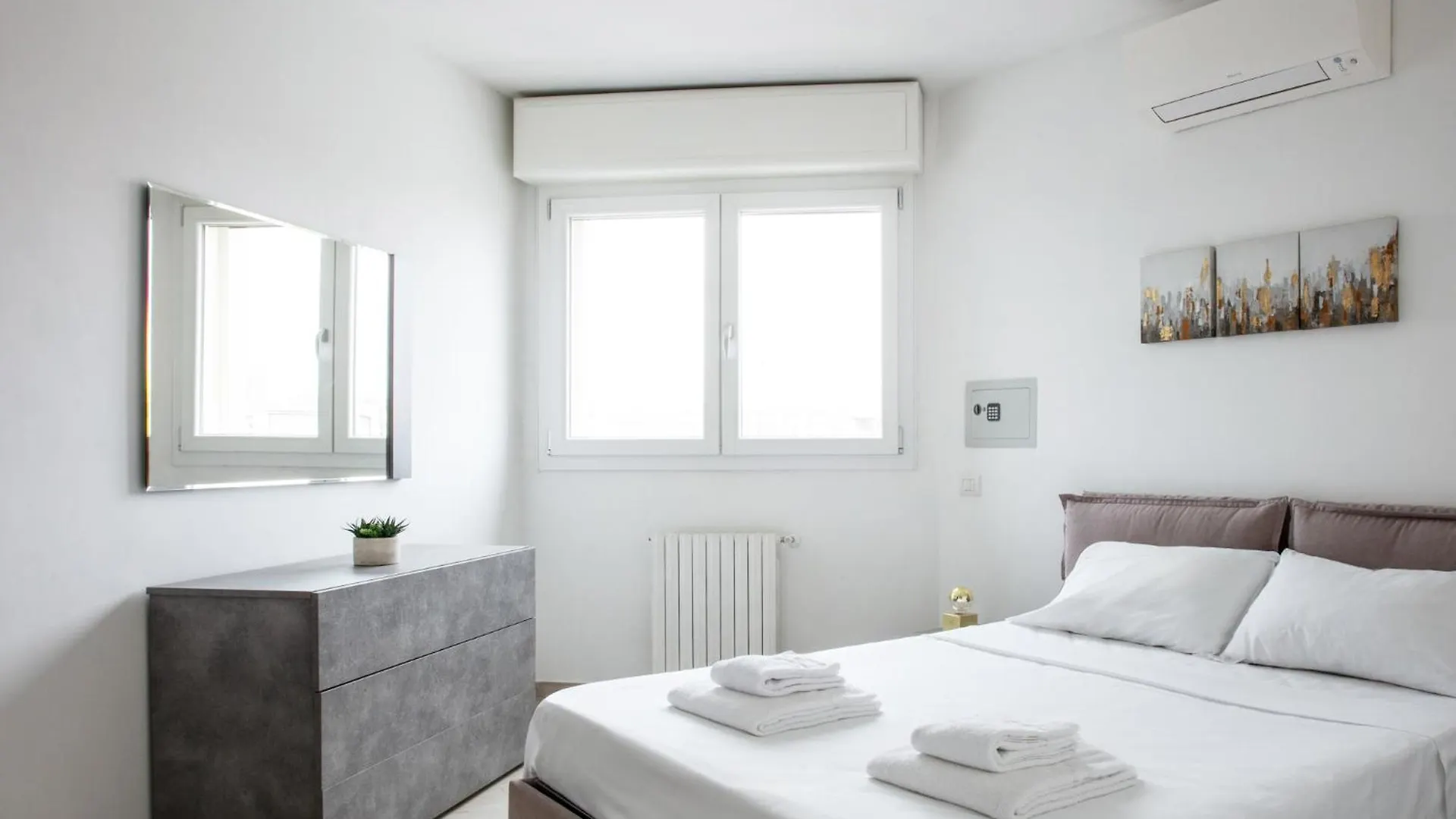 Dehomes - Porta Genova Luxury Stay Milano